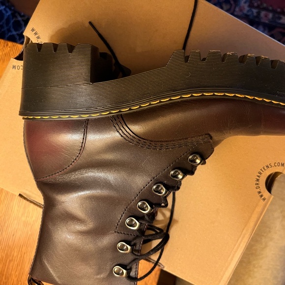 Dr. Martins Leona Women’s Vintage Smooth Leather Boots - Size 9. - Picture 4 of 7